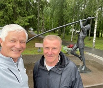 Antti Pihlakoski ja Sergei Bubka Somerolla vuonna 2023